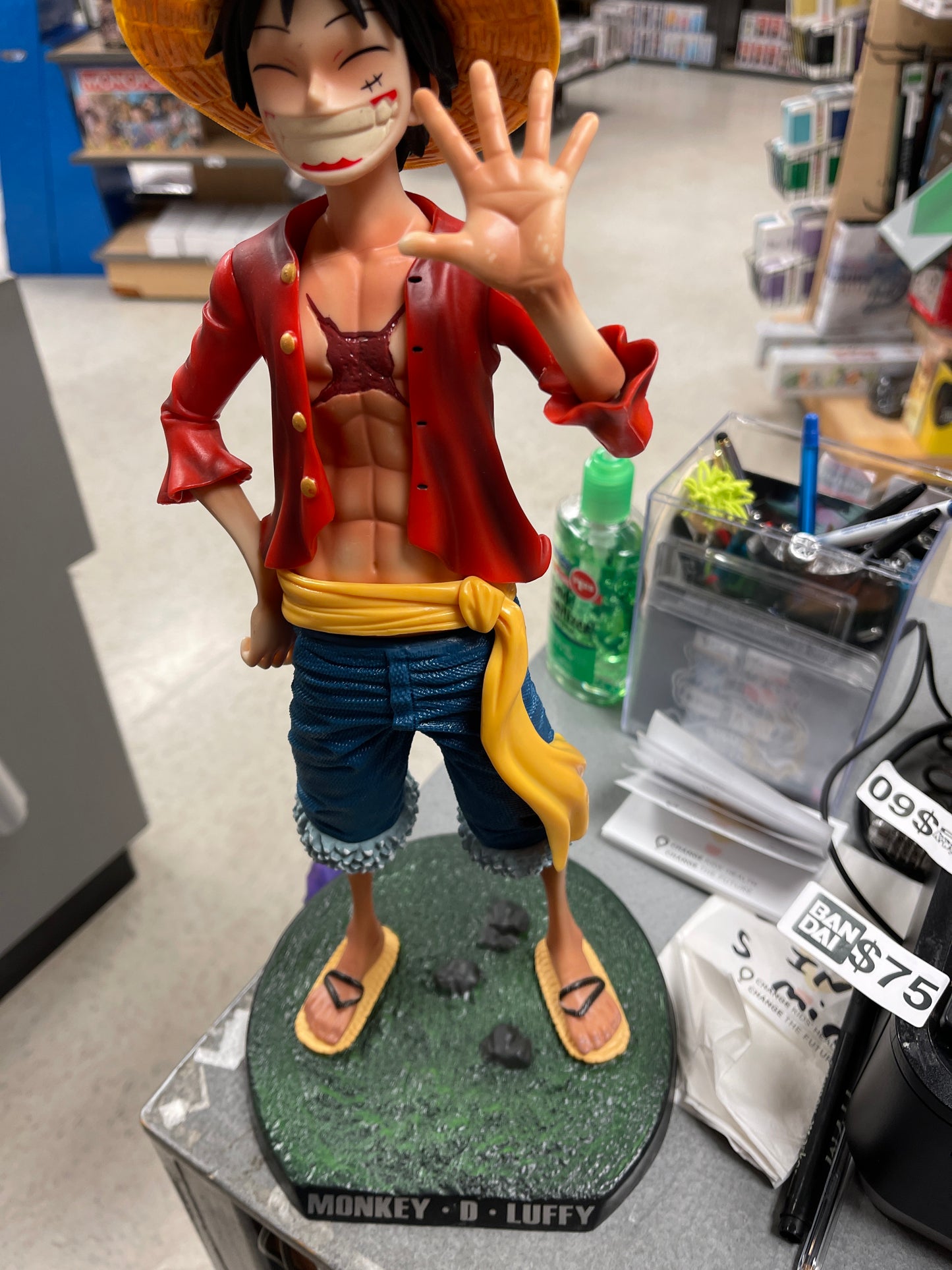 Luffy statue